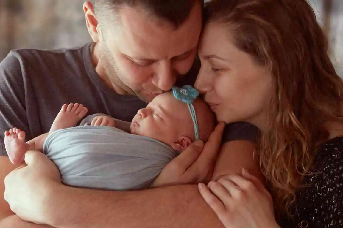 Book Your Appointment : IVF Center In Raipur | Pahlajanis mother-father-embracing-daughter